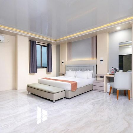 Hotel Grand Valonia Jembel Esterno foto