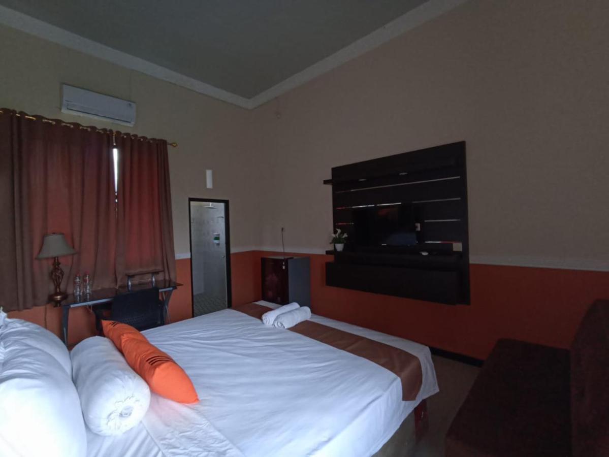 Hotel Grand Valonia Jembel Esterno foto