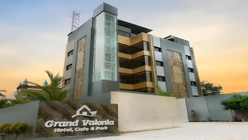 Hotel Grand Valonia Jembel Esterno foto
